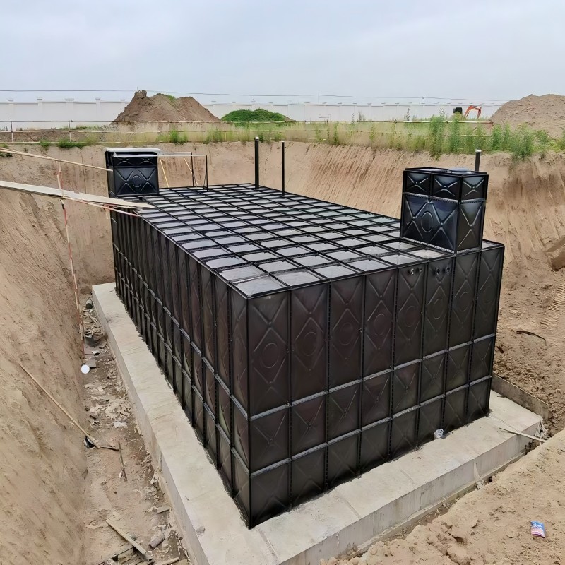 Grandes tanques de almacenamiento de agua subterránea