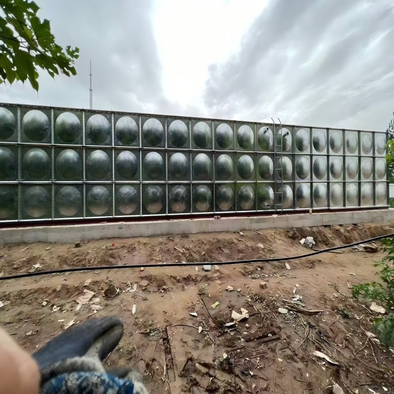 Almacenamiento de agua en tanques de acero galvanizado