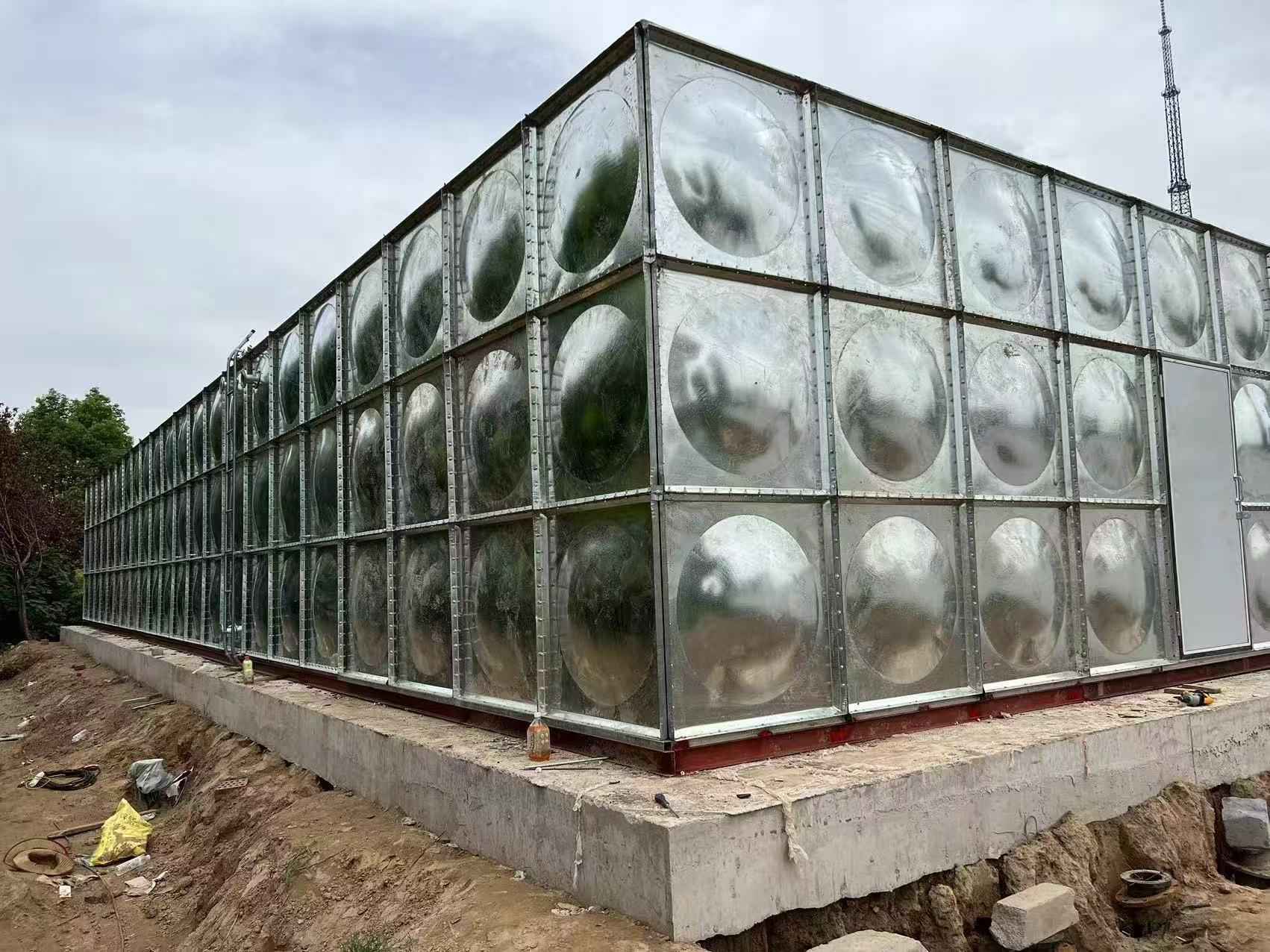 Tanque de agua estructurado con placa de acero galvanizado