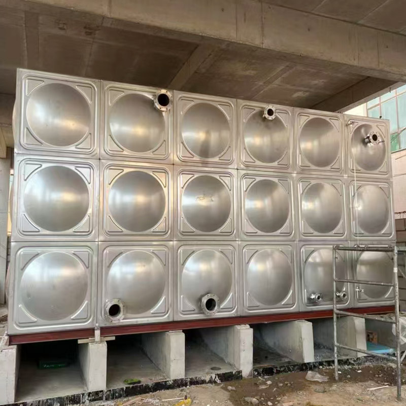 Stainless steel water storage tank