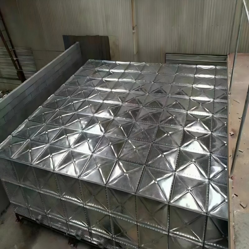 Grandes tanques de agua galvanizados